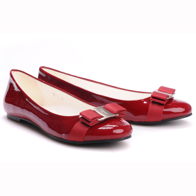 Ferragamo Womens Varina Patent Leather Flats Dark Red