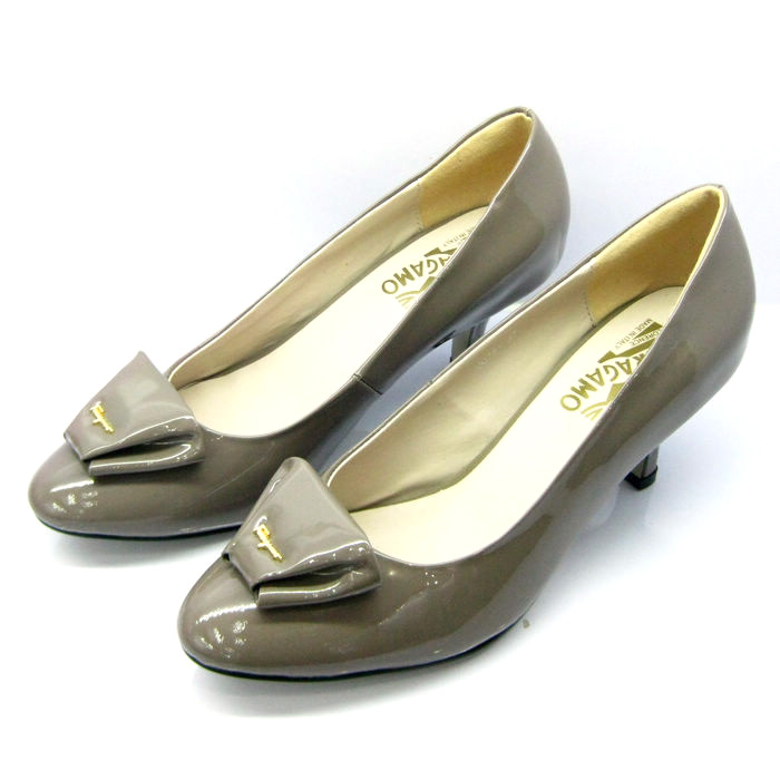 Ferragamo Thais Low Heel Patent Leather Pumps Gray