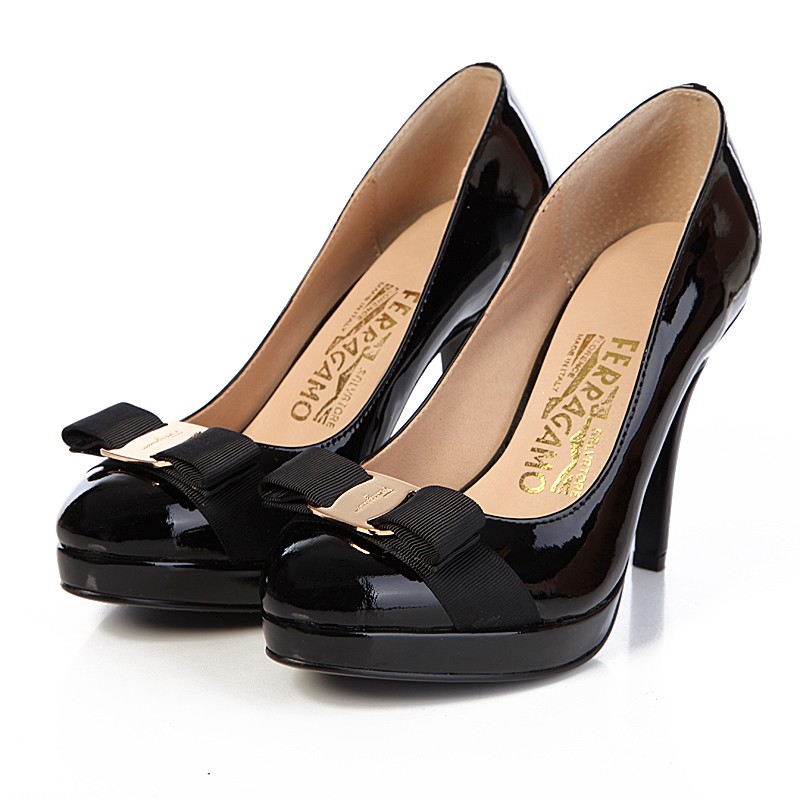 women Ferragamo black high heel 271