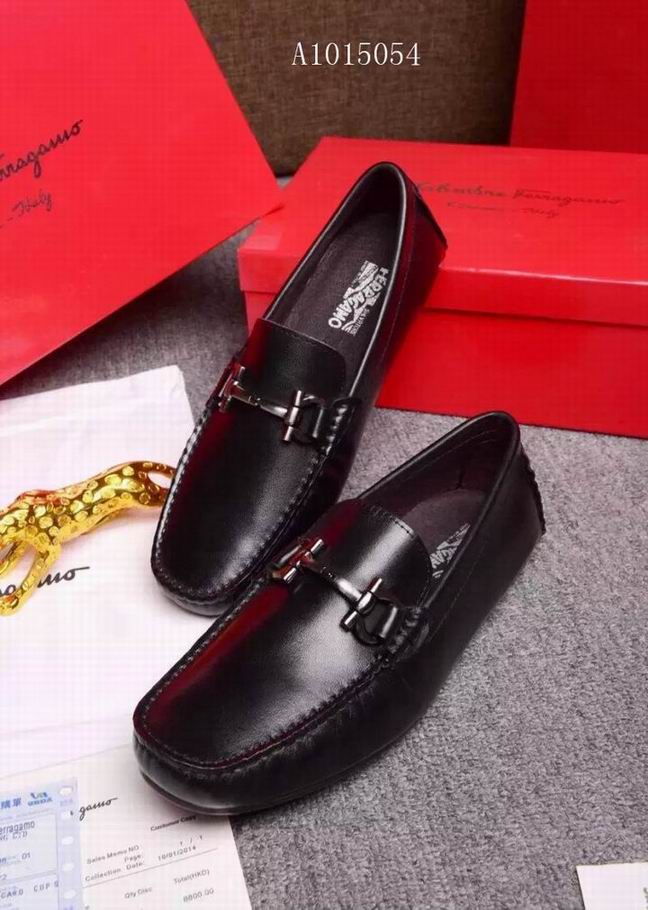 classic men Ferragamo casual leather shoes in black color 133